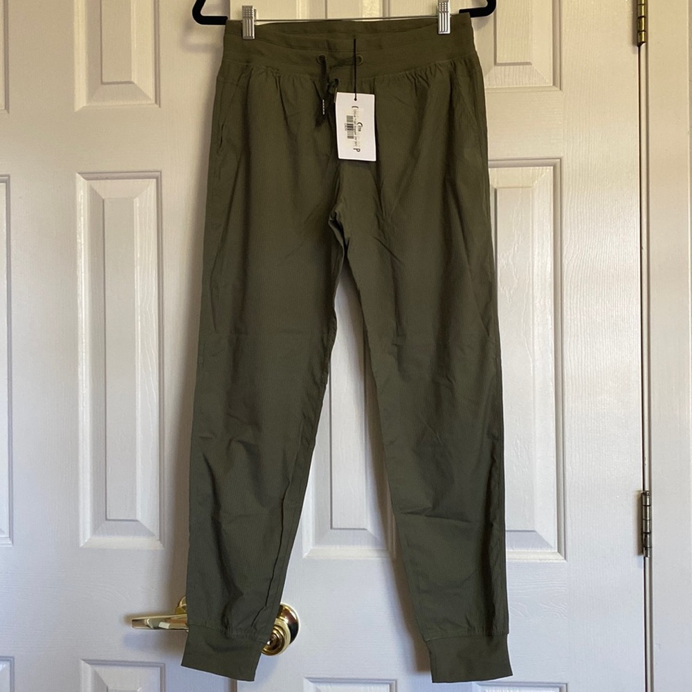 Zyia Olive Trail Jogger size Medium